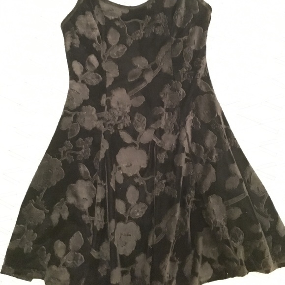 Velvet dress with floral design. Size Small - Picture 4 of 4